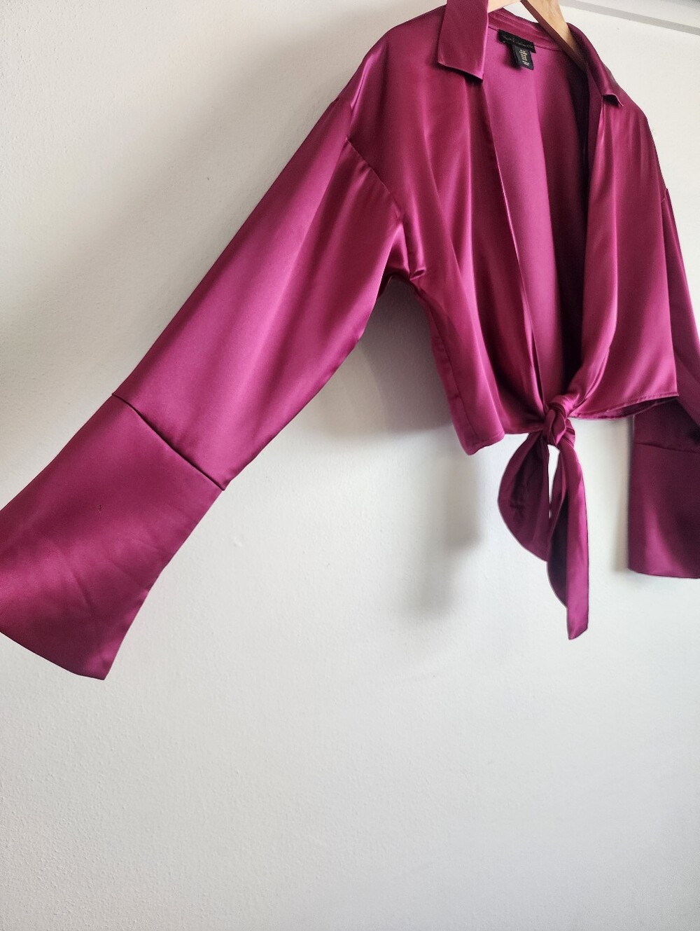 House of Harlow 1960 Fuchsia Satin Tie-Front Long Sleeve Blouse - Size M - Picture 4 of 11